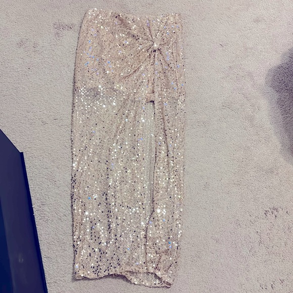 The Tiny Closet Rose Gold Maxi Sequin Skirt- size L - Picture 4 of 4